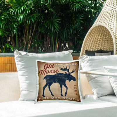 Coussin d'extérieur à imprimé rétro Vintage Dry Goods Rustic Moose Silhouette par Ryan Fowler