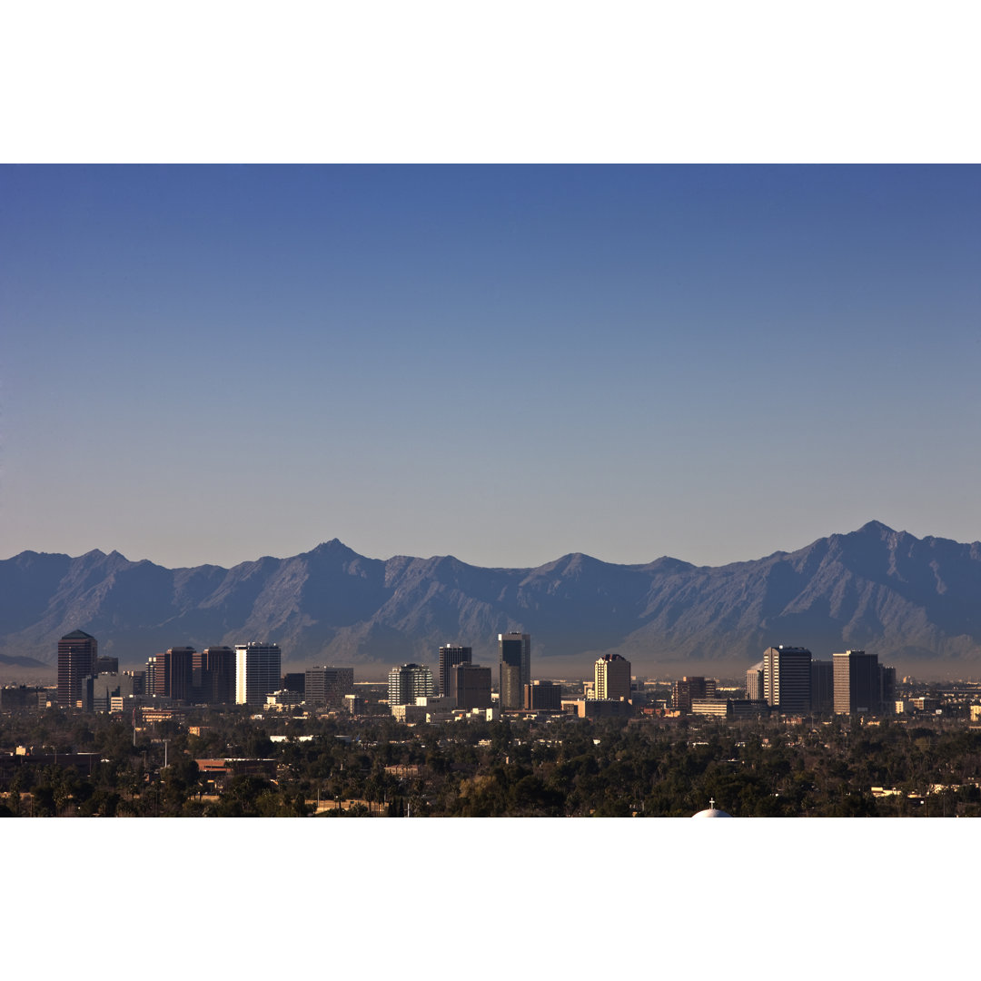 Phoenix Arizona Skyline mit Bergen von Phoenix Arizona Skyline mit Bergen - Leinwanddrucke auf Leinwand