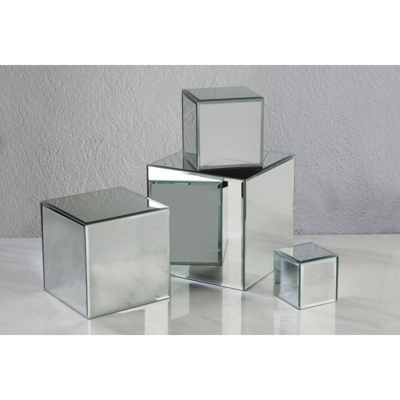 Figurines & Sculptures