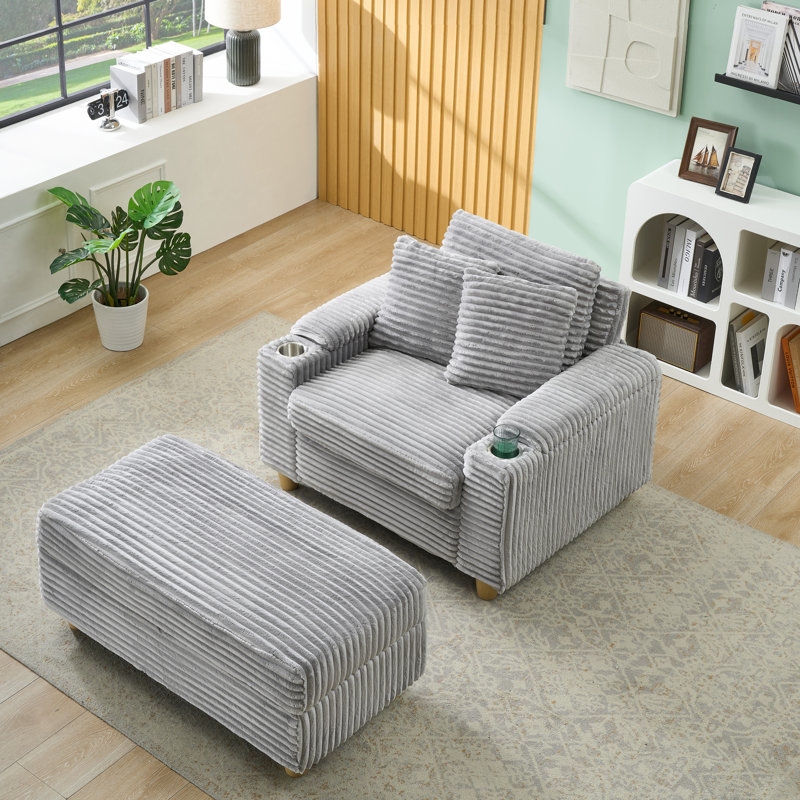 Canapé simple confortable avec coussins, repose-pieds et espaces de rangement, idéal pour se détendre et organiser votre espace de vie