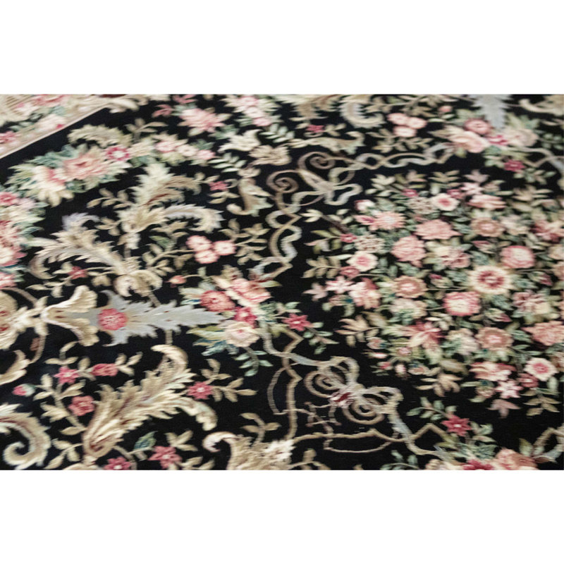 Tapis noir noué à la main de haute qualité