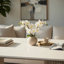 Table basse Jeh, plateau ovale blanc de 55 po, base à double piédestal, brun chêne