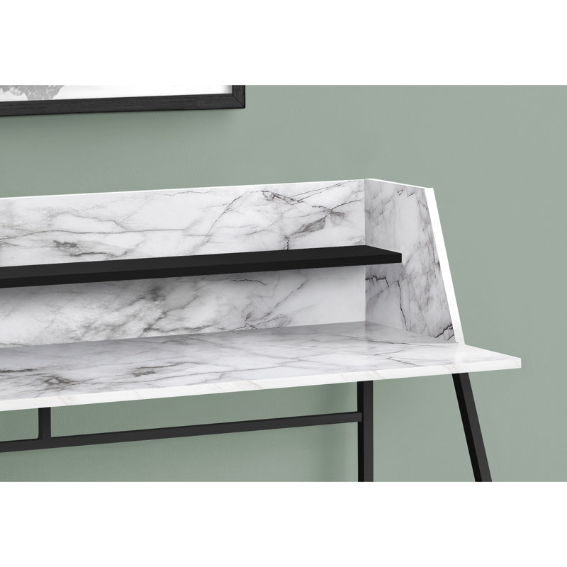 Bureau d'ordinateur moderne avec surface semblable au marbre blanc et structure en métal noir, l 48 po, convenant aux préférences de rangement du bureau personnel en métal d'aspect marbre, l 45,94 po, tablettes pour un espace de travail simplifié
