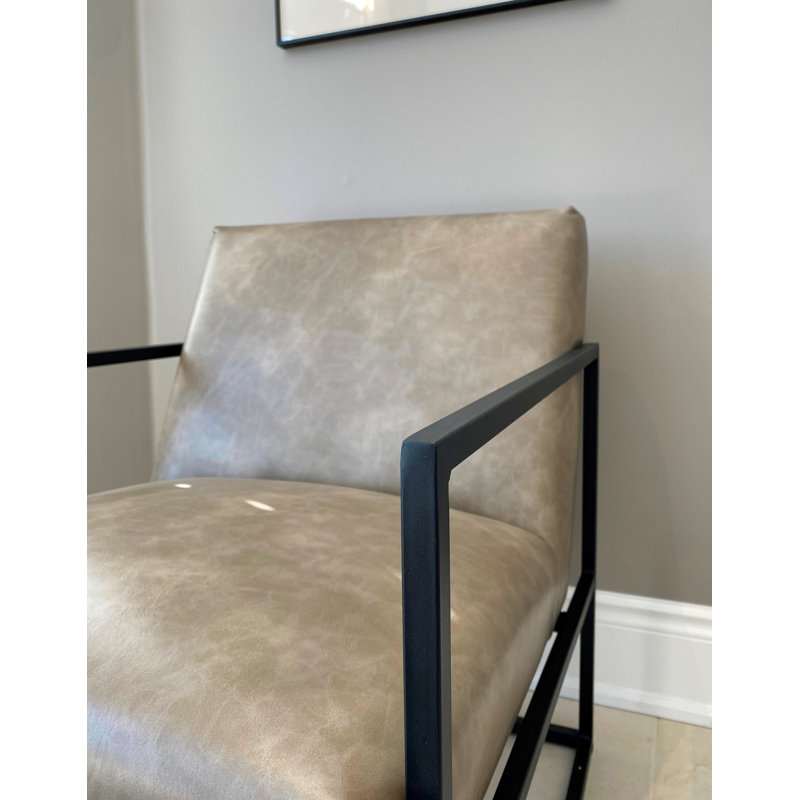 Fauteuil Antwanne conforme à la norme CAL117 de 25,75 po de largeur, Similicuir argent