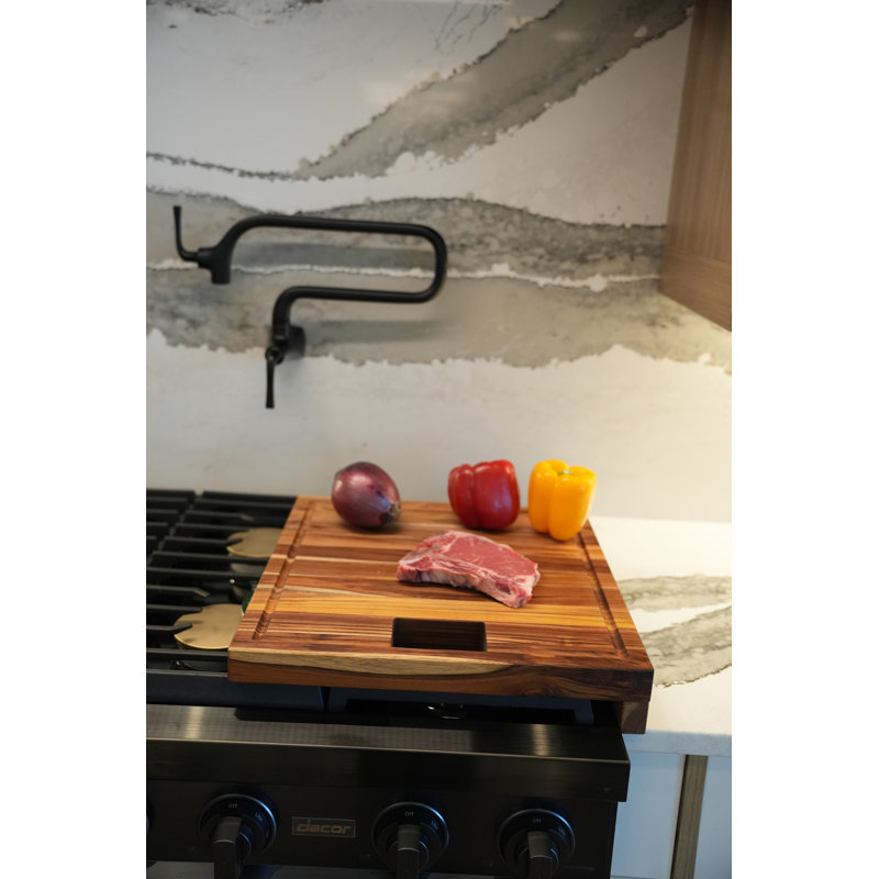 Planche à découper en bois de teck à bordure solide certifiée EcoDecors FSC, avec rainure à jus, poignées et chute à déchets, 17 x 18
