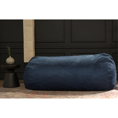 Pouf cylindrique traditionnel en suède bleu de 2,4 m (8 pieds) - Design moderne pour des moments de détente. Housse amovible zippée. Garnissage en mousse. 216 cm (85 po) de profondeur x 127 cm (50 po) de largeur x 76 cm (30 po) de hauteur, 35 kg (78 lb). Dimensions de l'emballage : 41 cm (16 po) x 122 cm (48 po), poids : 36 kg (80 lb).