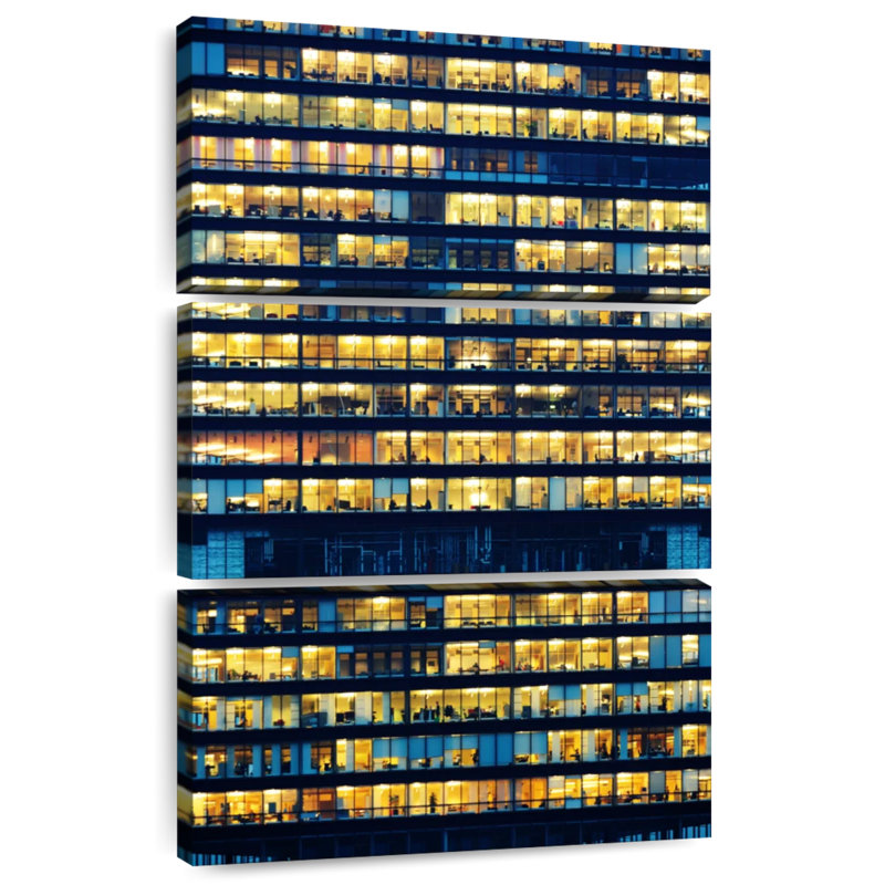 Immeuble de bureaux Lilie la nuit, H 50 po x l 32 po