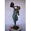 Fontaine en bronze pour garçon debout avec arrosoir Osian 24 po x 22 po x H 48 po