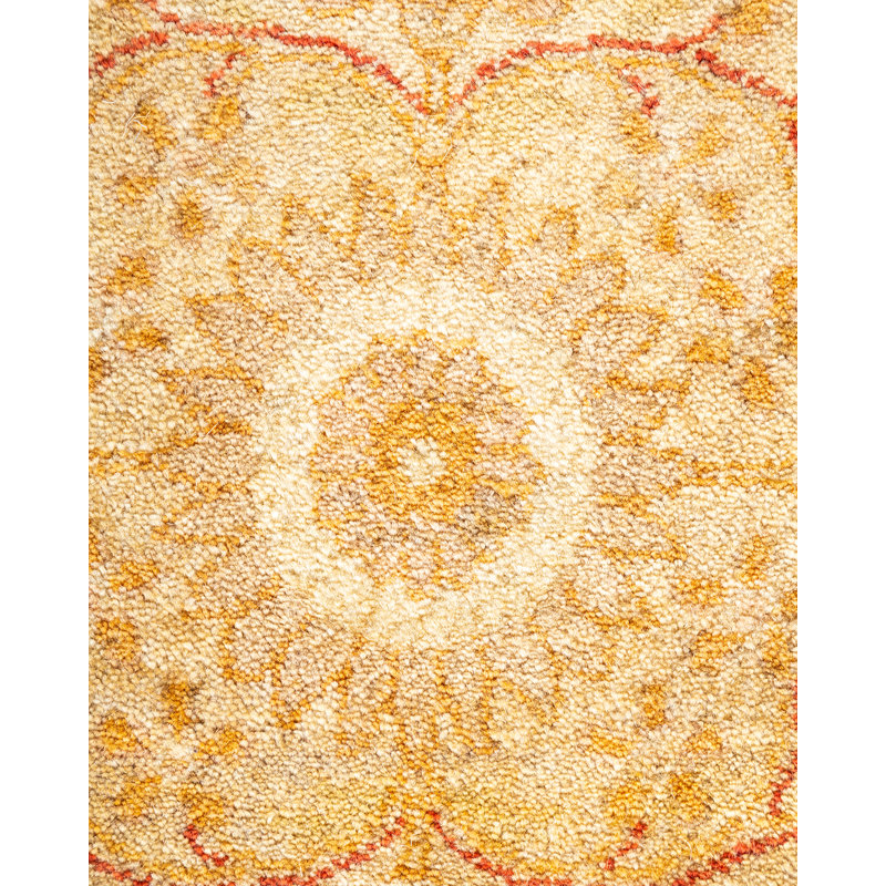 Tapis unique noué à la main Keenan - sable, 8 pi 1 po x 10 pi 3 po