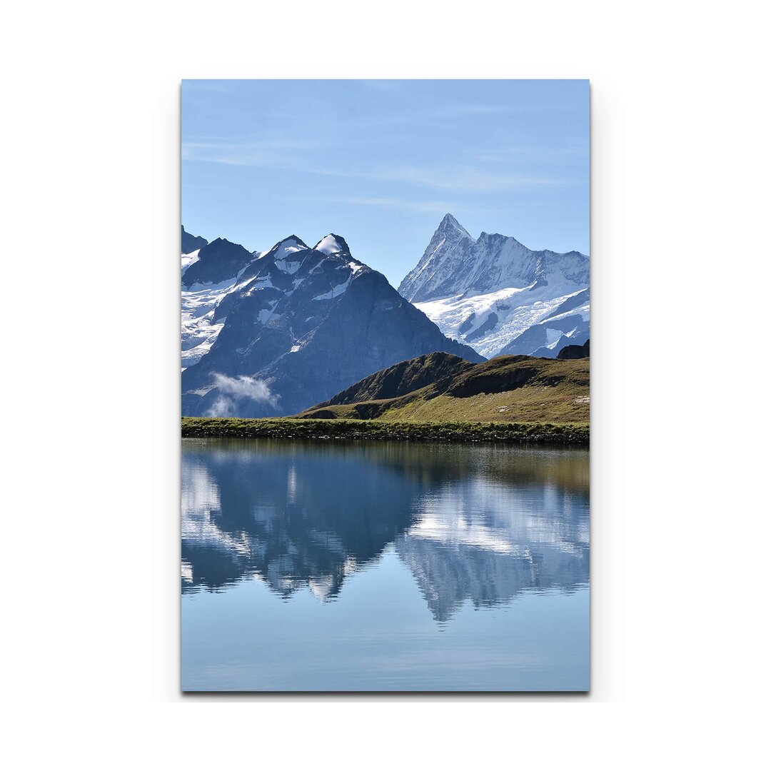 Leinwandbild Bergsee mit schneebedeckten Bergen - Schweiz