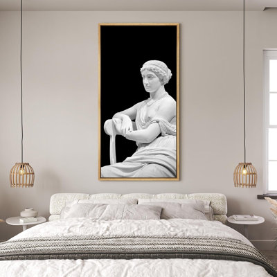 Statue grecque en marbre de femme avec vêtements drapés Art moderne