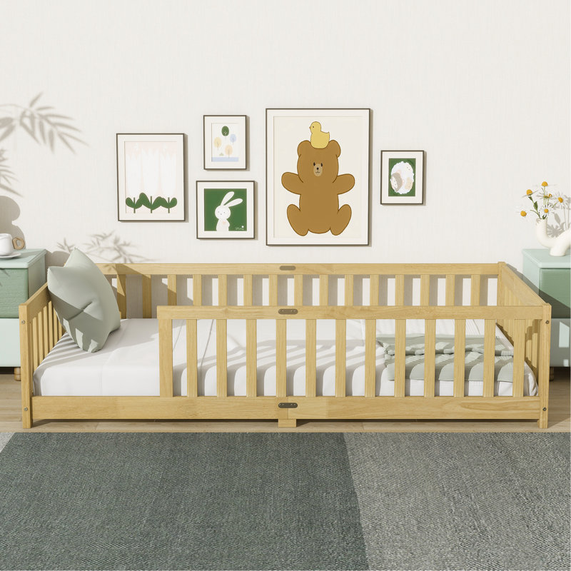 Lit simple au sol avec clôture sans porte, lit en bois d'hévéa avec garde-corps de sécurité, naturel, Naturel