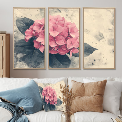 Simple hortensia rose dans un jardin monochrome II - art mural grand hortensia - 3 panneaux