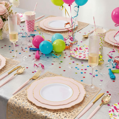Ensemble 30 pièces de vaisselle jetable rose, conception baroque, assiettes en plastique de ton doré et argenterie