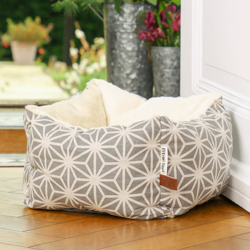 Hamm Geometric Polyester Pet Bed