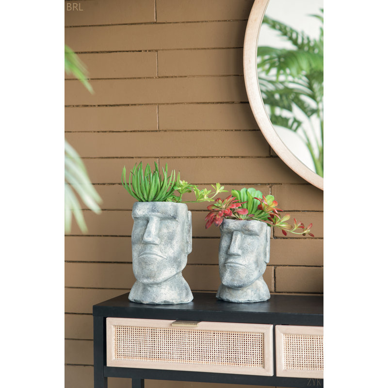 Jardinière en ciment pour l'île de Pâques