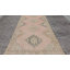 Tapis de couloir unique en laine noué à la main des années 1960 de 4 pi 10 po x 12 pi 11 po en rose / ivoire / noir