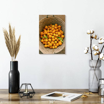 Yarlin Basket Of Fresh Lemons