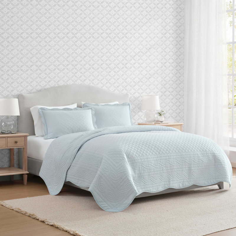 Martha Stewart Vintage Scallop Solid Cotton Reversible Quilt Set, King Quilt + 2 Standard Shams, Blue