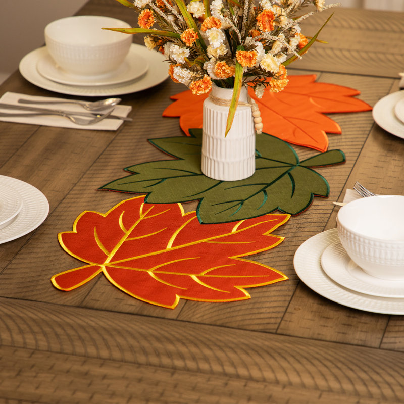 Chemin de table Maple Leaf Fall Harvest - 35 po x 13,75 po