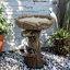 Bains d'oiseaux | Baignoire pour oiseaux autoportante de 23 po de hauteur pour terrasse de jardin, aspect bois | Ciment béton | Gris