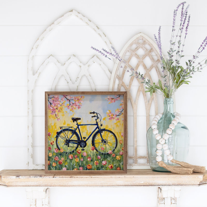 Vélo bleu dans un champ de tulipes, H 8 po x l 8 po