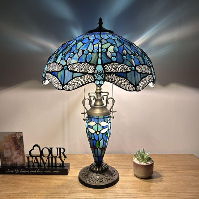 Lampe de table Haruko Tiffany avec abat-jour et base en vitrail bleu et ampoules DEL incluses: l 16 po x P 16 po x H 24 po