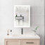 Armoire de toilette avec miroir de 28 à 20 pouces, éclairage DEL, variateur, affichage de l'heure et de la température, montage en surface, installation facile, 3 tiroirs numériques