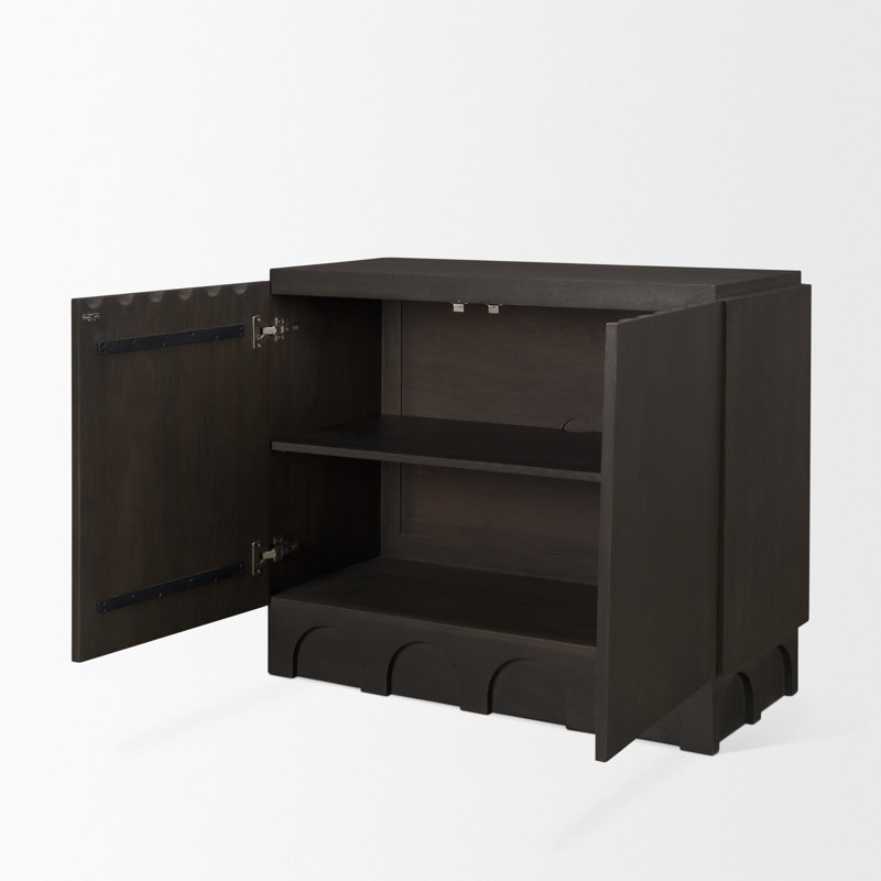 Armoire d'appoint en bois de manguier massif Wagner avec découpes arquées festonnées et poignées dissimulées