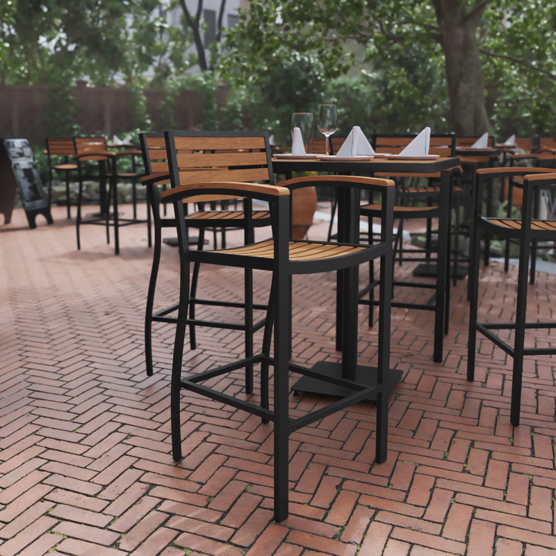 Tabouret d'extérieur Clarie de qualité commerciale avec accoudoirs et lattes en résine de polyester, Teck