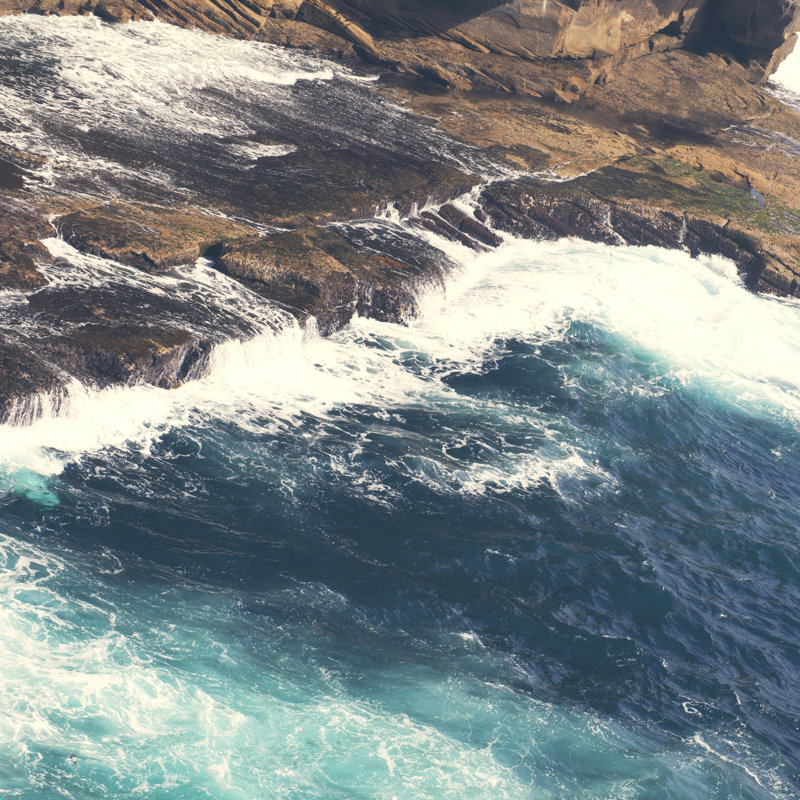 «Land Meets Sea» par Catherine McDonald - impression, H 12 po x l 12 po, Non, Toile tendue