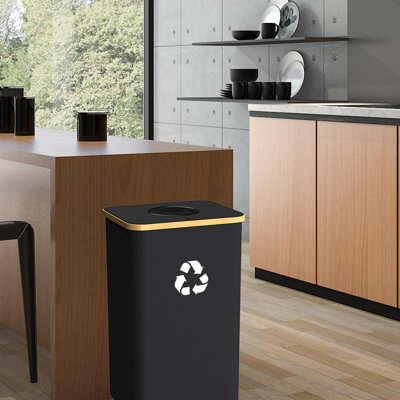 Poubelle de recyclage pour la cuisine intérieure