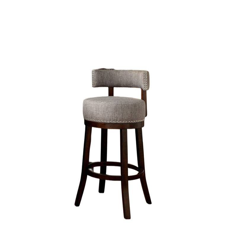 Chaises de bar 2 pièces 25 po soutenues par de riches pieds en bois foncé. Les sièges et les dossiers rembourrés en tissu offrent une assise confortable