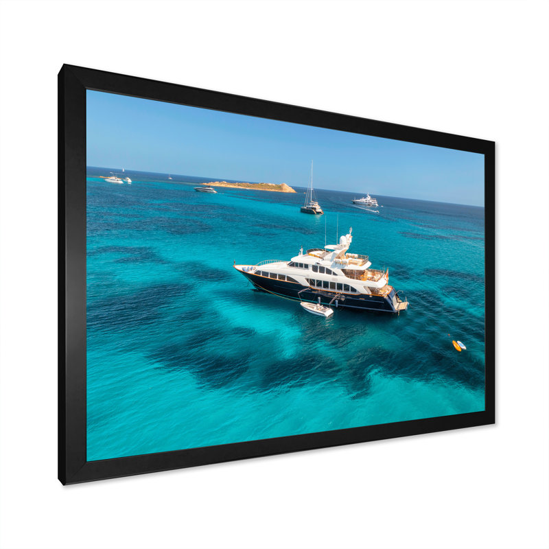 Yacht de luxe sur une aventure en eau libre - Imprimé, Cadre simple noir, H 30 po x l 40 po x P 1,5 po