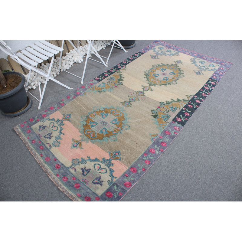Tapis turc Anatolian Vintage idéal pour la chambre à coucher ou la cuisine dans des tons de gris