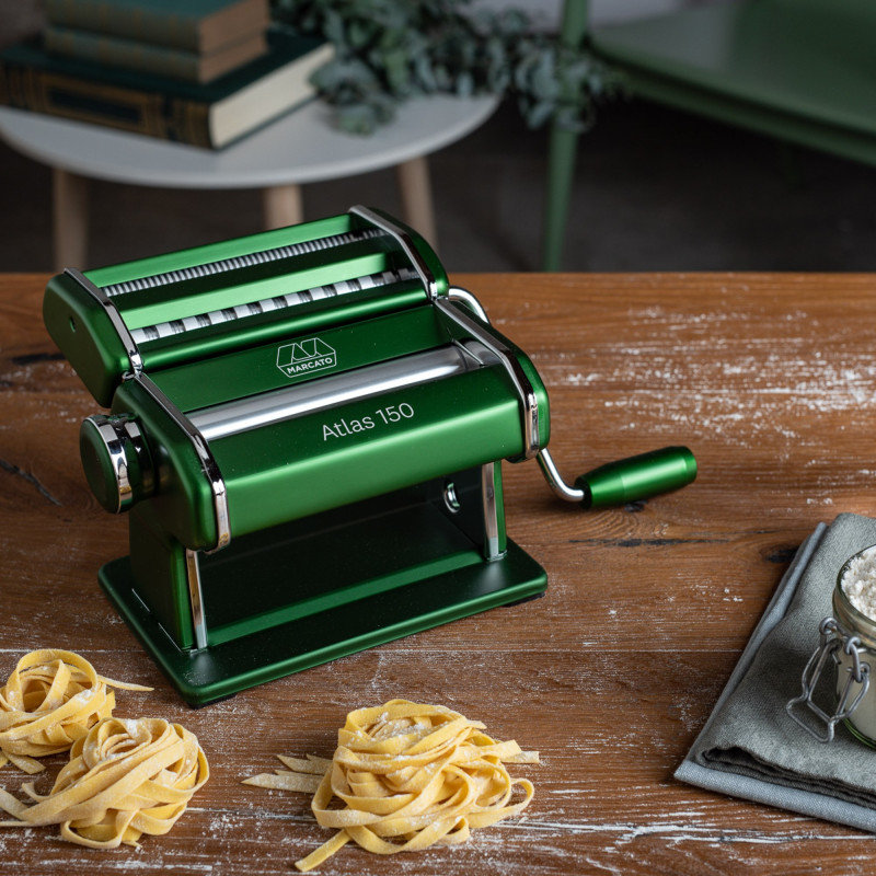Machine à pâtes Marcato Atlas 150, fabriquée en Italie, comprend un coupe-pâtes, une manivelle et des instructions, Vert