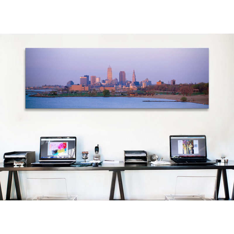 Bâtiments au bord de l'eau, Cleveland, Ohio, États-Unis # 2 - Impression panoramique sur toile tendue, Unframed