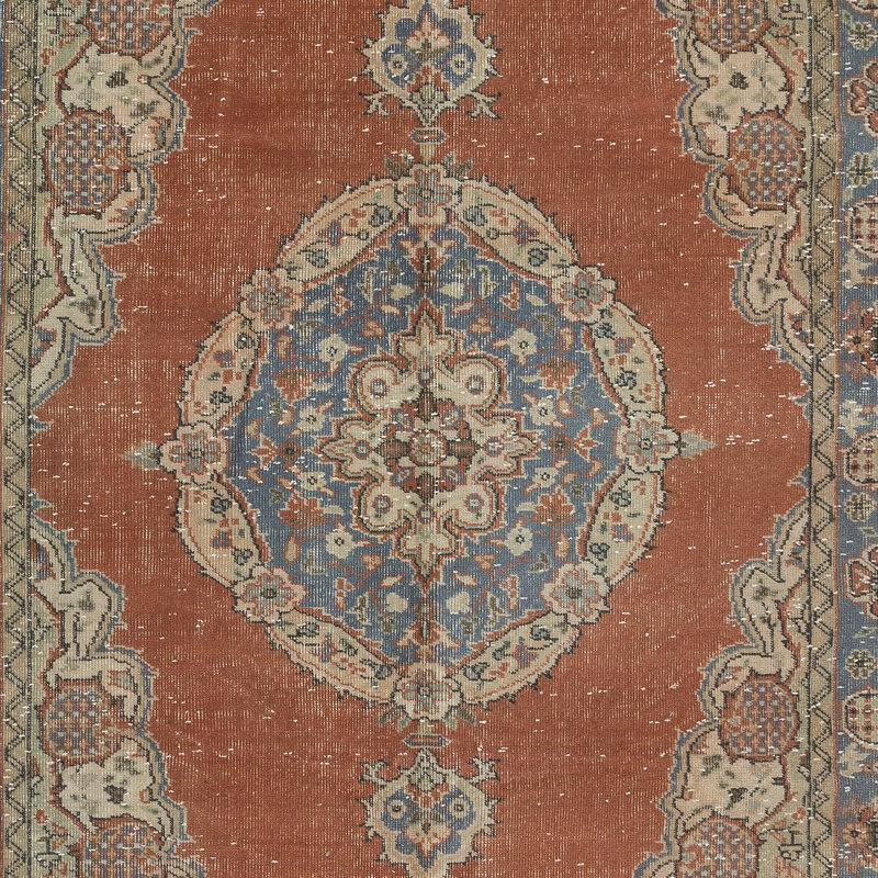 Tapis traditionnel noué à la main. Tapis rétro. Rouge, bleu foncé et beige