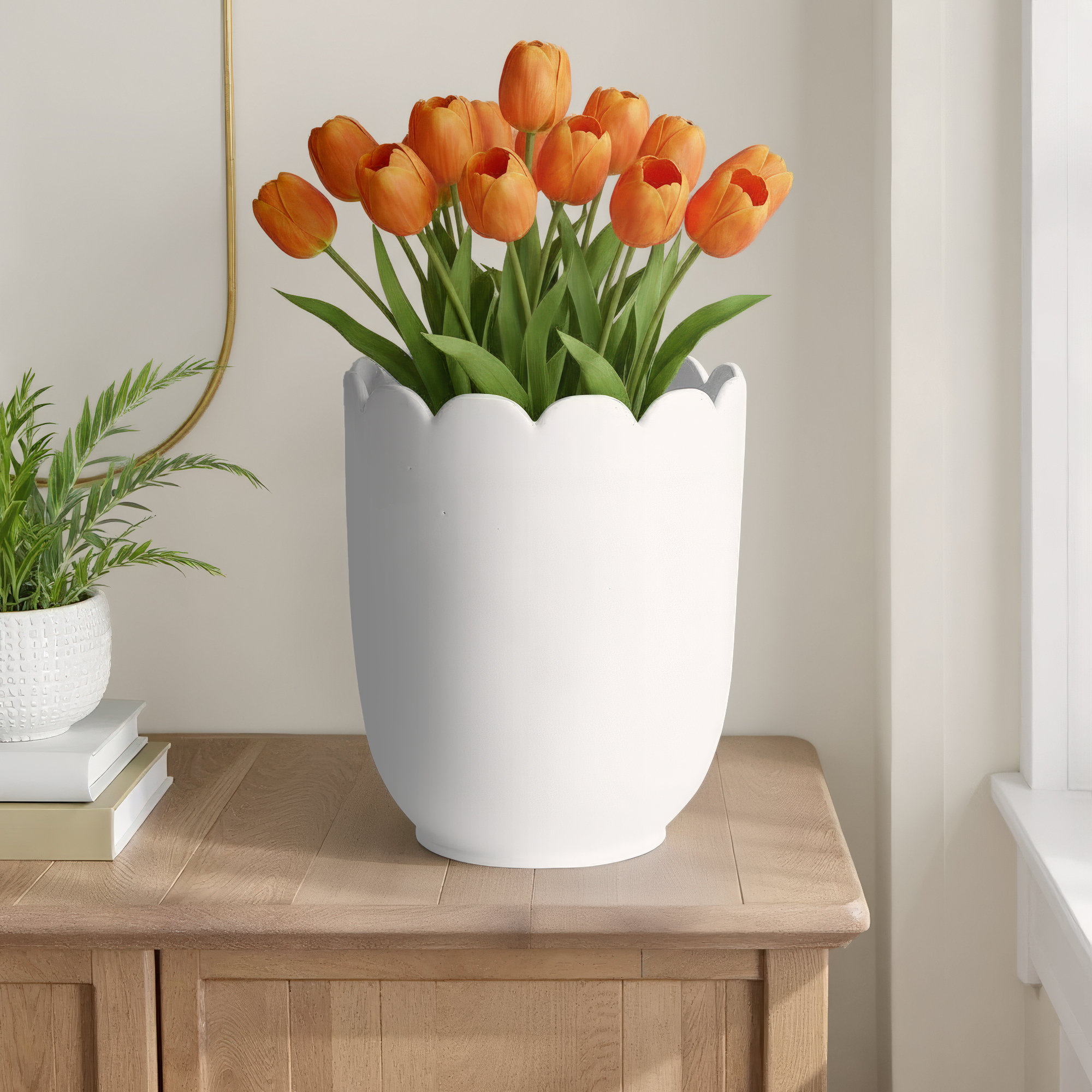 Mirabelle White Classic Italian Scalloped Edge Cachepot