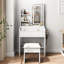 Meuble-lavabo blanc avec miroir et lumières