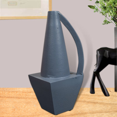 Vase de table en métal Alyha