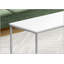 Table basse moderne et moderne, plateau en stratifié blanc élégant avec pieds robustes en métal gris pour des salons élégants.
