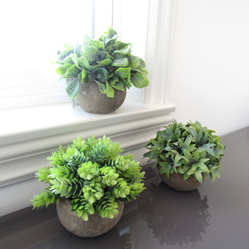 Petite plante topiaire artificielle en pot 5 po