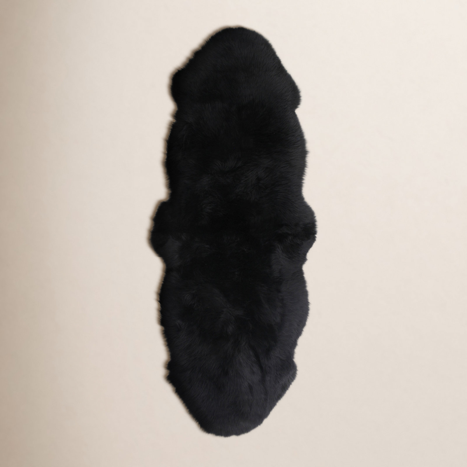 Laurens Sheepskin Black Rug, Novelty 2' x 5'6"