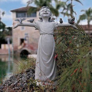 Statue épanouie devant la gloire de Dieu