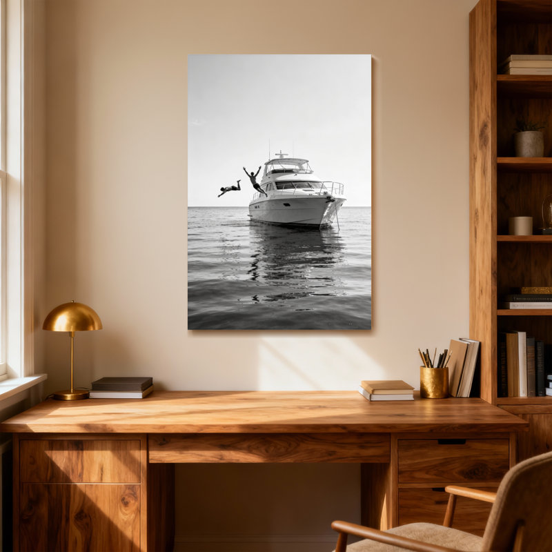 Abstrait bateau noir et blanc sautant une scène d'eau, H 24 po x l 16 po