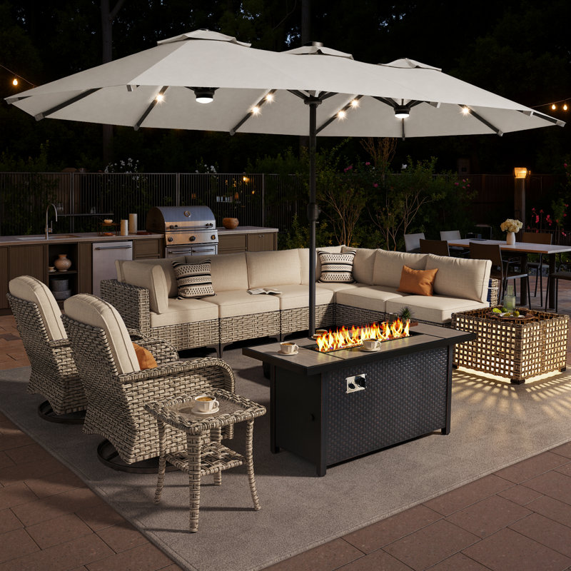 Ensemble de 12 meubles de patio extérieur avec table de foyer 54 po, table basse à lumière solaire et parasol double face 14,5 pi avec base, siège en osier PE pour 8