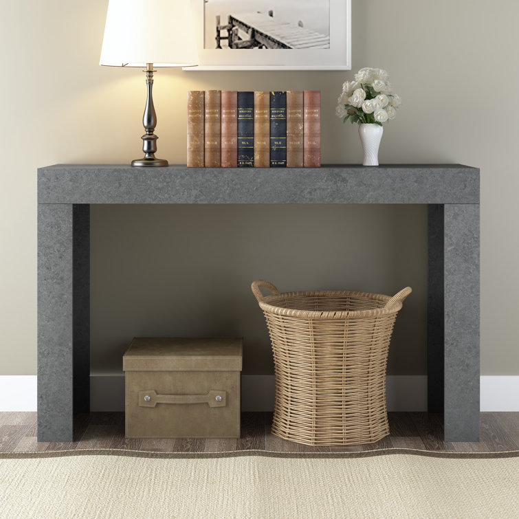 Caomhan 46.9“ Console Table
