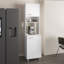 Armoire de cuisine Antares avec deux portes, tablette centrale ouverte et rangement supérieur
