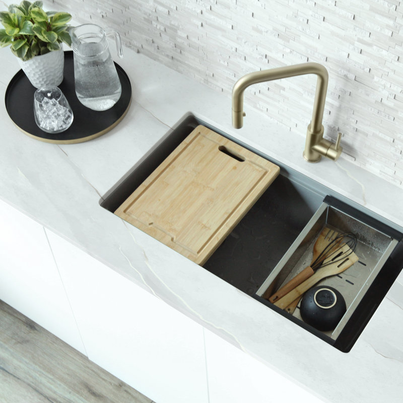 Rivo modern single-handle kitchen faucet, Or brossé